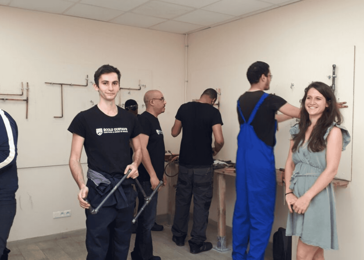 Article - Le Parisien - à l’école Gustave, les cols blancs en reconversion enfilent le bleu de travail