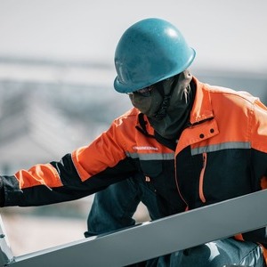 Salaire métier BTP : ouvrier en tenue de sécurité sur un chantier de construction